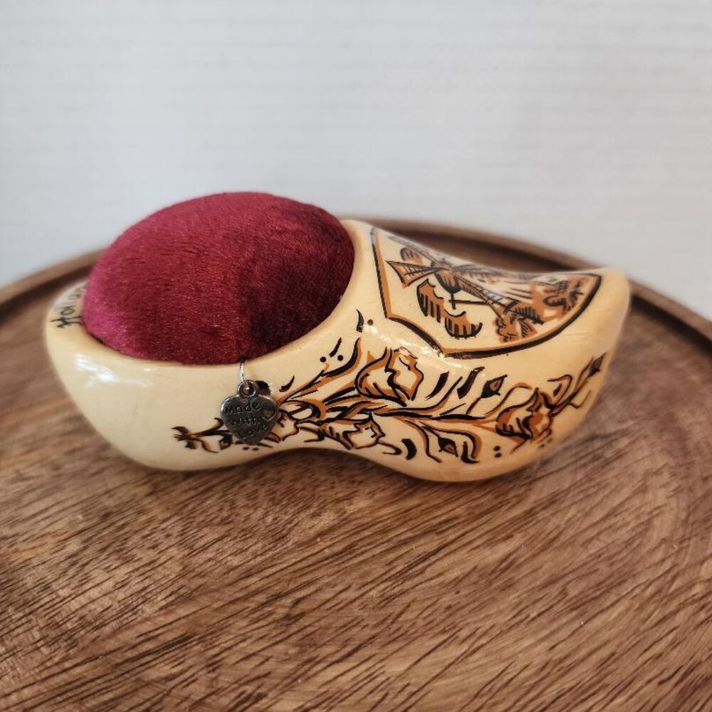 Wooden DUTCH HOLLAND SHOES CLOG Pin Cushion Windmill